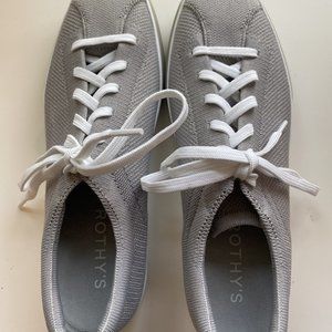 Rothy's The Lace Up Sneaker in Storm (grey)